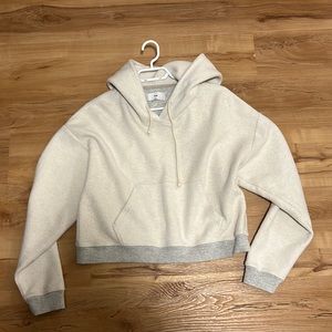 Aritzia TNA sweater size small